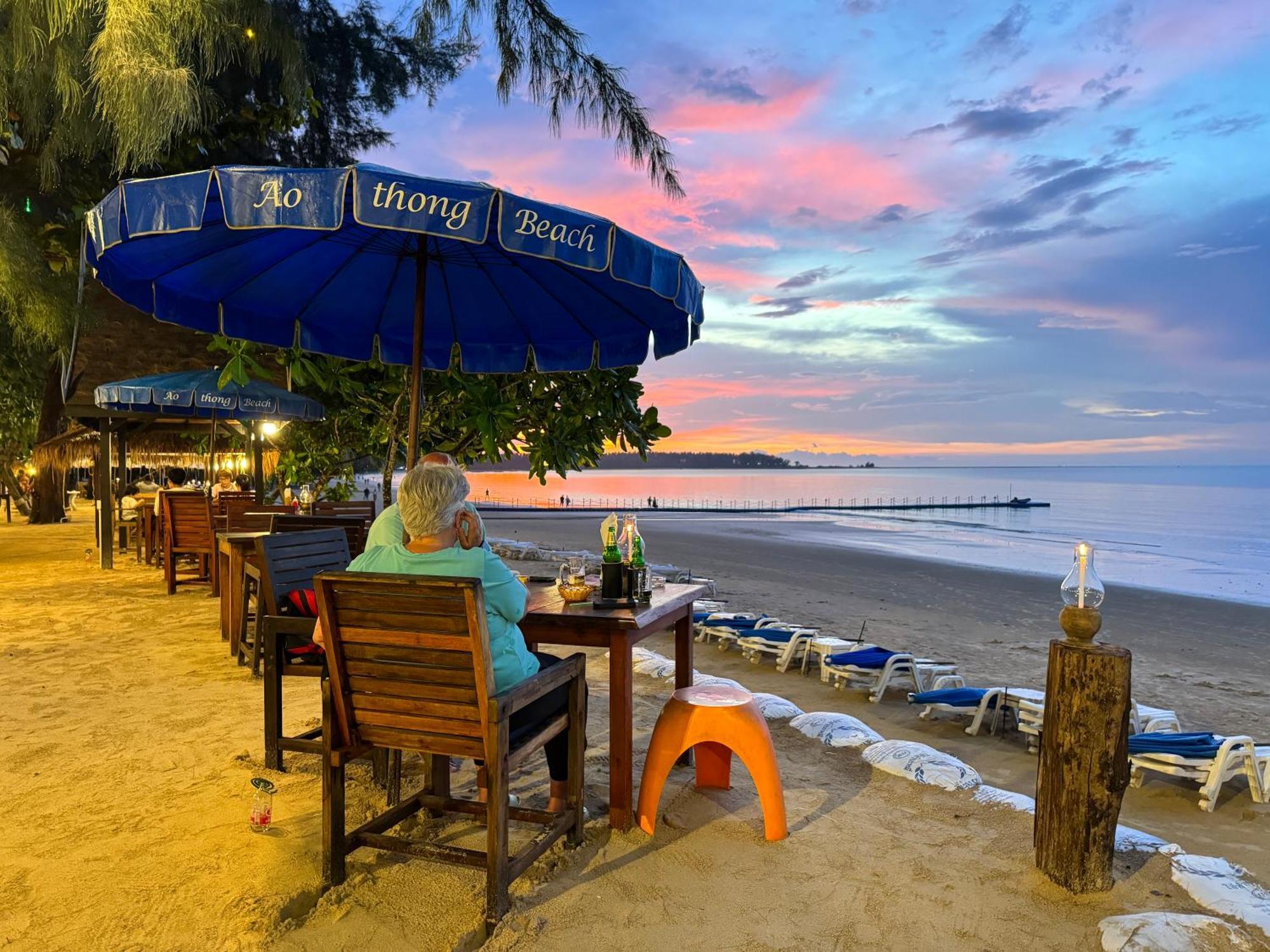 Ao Thong Beach Resort Bang Sak Eksteriør billede