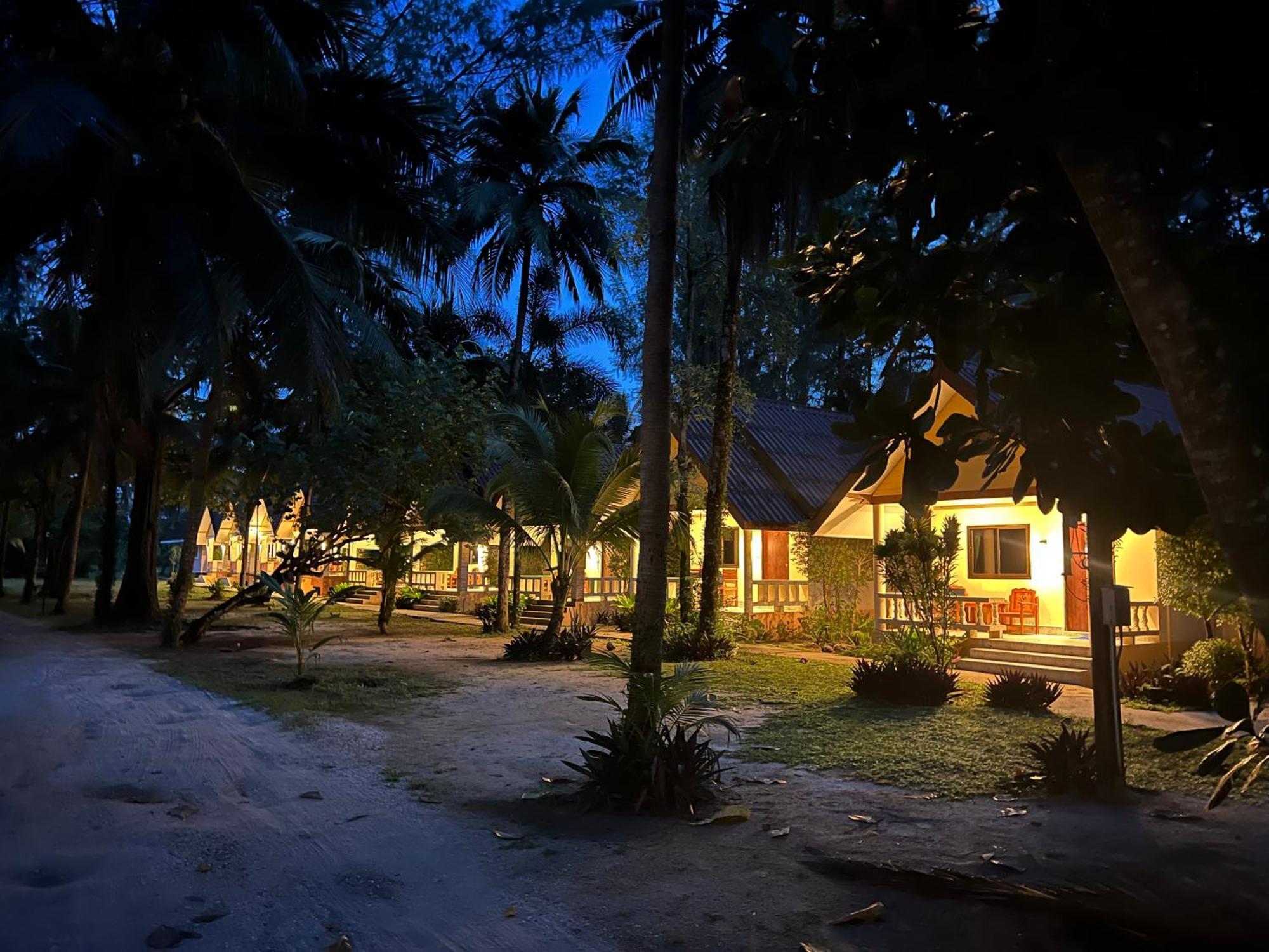 Ao Thong Beach Resort Bang Sak Eksteriør billede